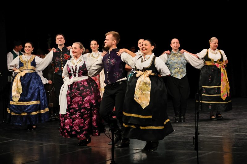 Održan 33. Susret hrvatskih folklornih ansambala i izvornih skupina