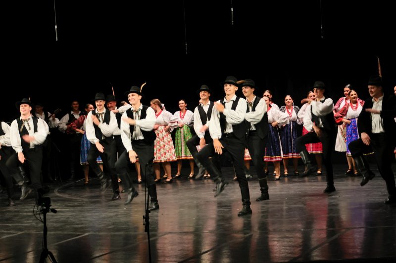 Održan 33. Susret hrvatskih folklornih ansambala i izvornih skupina