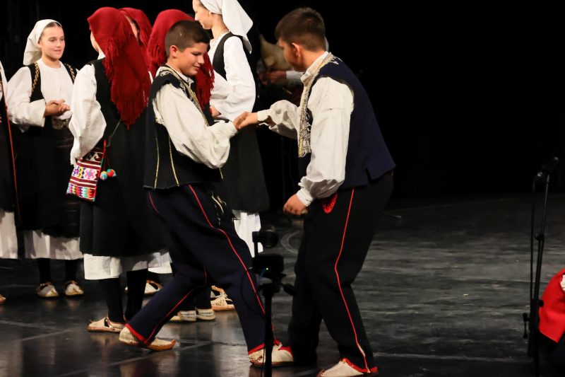 Održan 33. Susret hrvatskih folklornih ansambala i izvornih skupina
