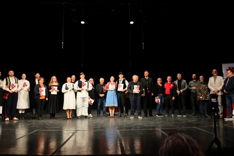 Održan 33. Susret hrvatskih folklornih ansambala i izvornih skupina