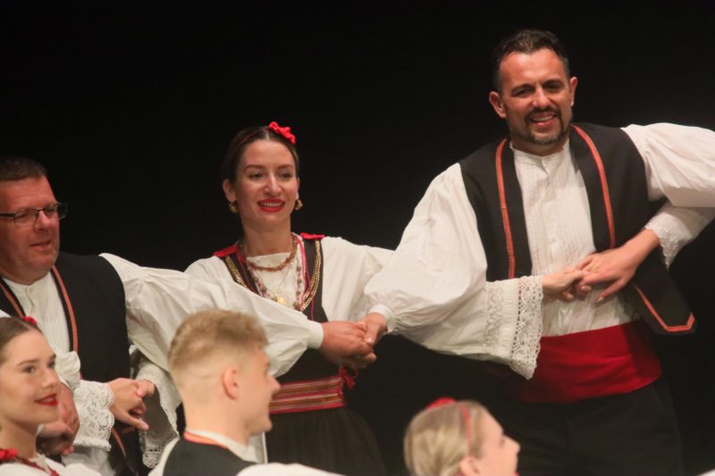 Održan 33. Susret hrvatskih folklornih ansambala i izvornih skupina