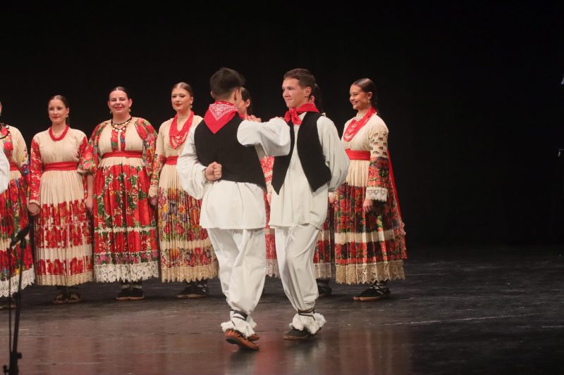 Održan 33. Susret hrvatskih folklornih ansambala i izvornih skupina
