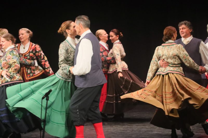 Održan 33. Susret hrvatskih folklornih ansambala i izvornih skupina