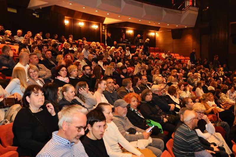 Zvjezdan Ružić i Zbor Izvor