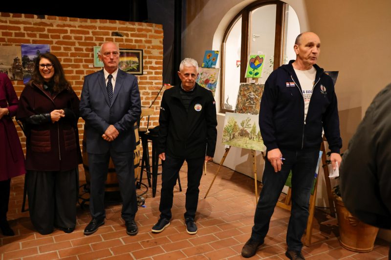 U Caffe baru Bedem otvorena izložba 3. likovne kolonije "Hrvatskih branitelja, djece - unuka hrvatskih branitelja i prijatelja – za Katružu"