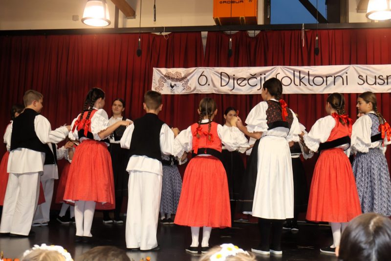 Mali folkloraši ispunili Društveni dom u Žiškovcu