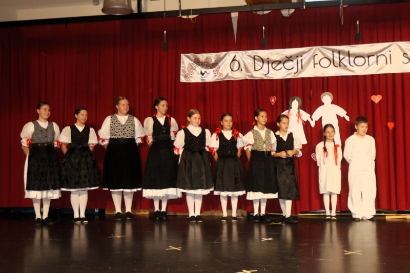 Mali folkloraši ispunili Društveni dom u Žiškovcu