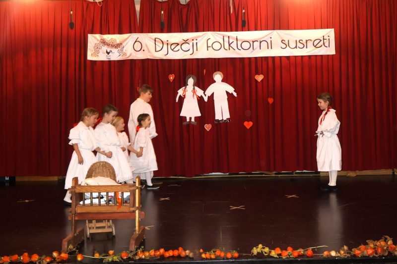 Mali folkloraši ispunili Društveni dom u Žiškovcu