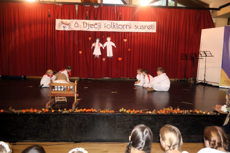 Mali folkloraši ispunili Društveni dom u Žiškovcu