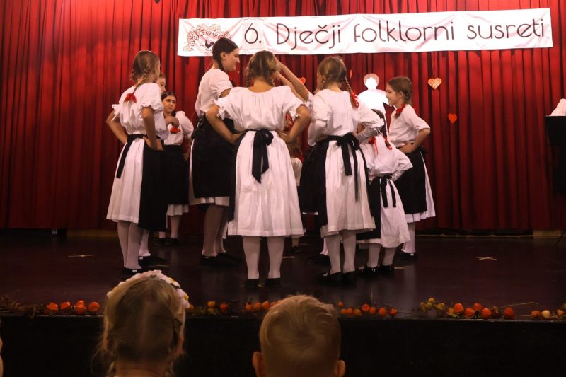 Mali folkloraši ispunili Društveni dom u Žiškovcu