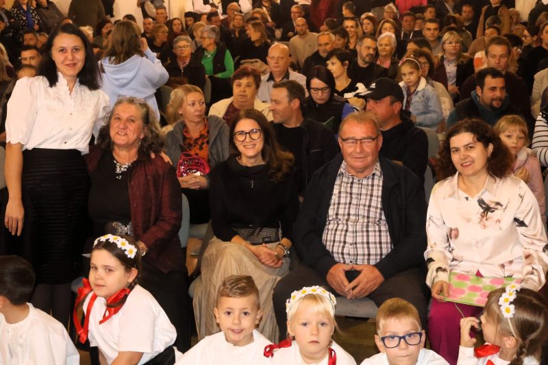 Mali folkloraši ispunili Društveni dom u Žiškovcu