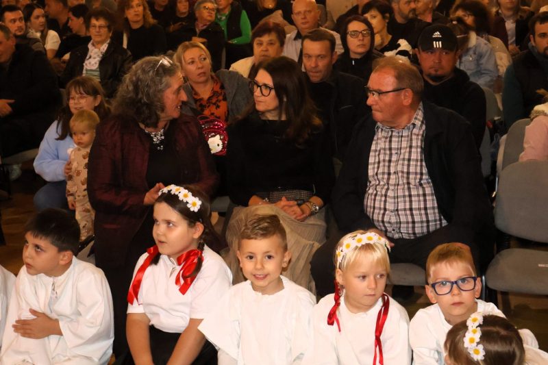 Mali folkloraši ispunili Društveni dom u Žiškovcu