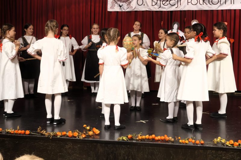 Mali folkloraši ispunili Društveni dom u Žiškovcu