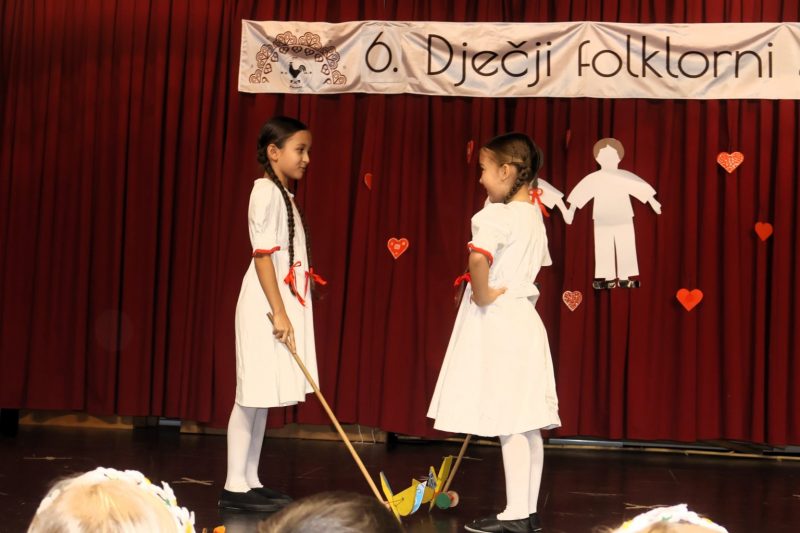 Mali folkloraši ispunili Društveni dom u Žiškovcu
