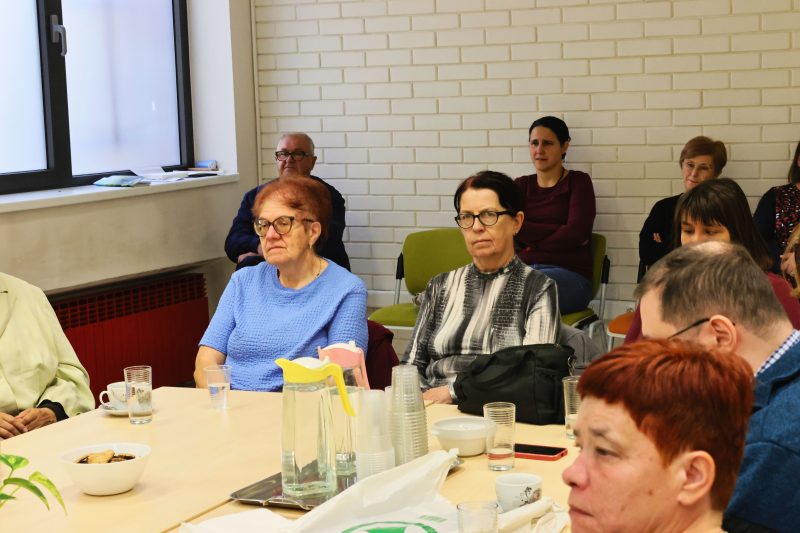 predstavljena knjiga „Pohvala odriješenim rukama”