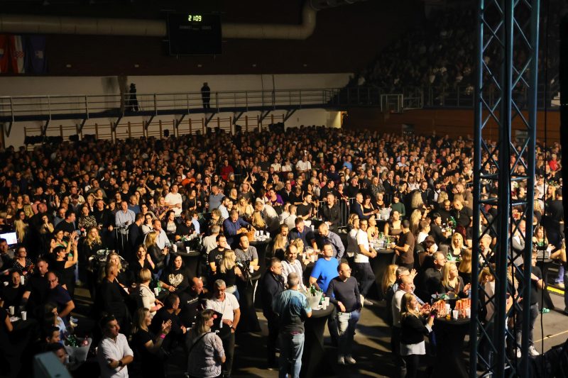 Dvorana GOC-a odjekivala vječnim hitovima Tome Zdravkovića