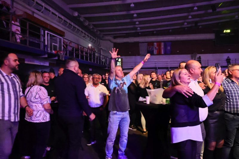 Dvorana GOC-a odjekivala vječnim hitovima Tome Zdravkovića