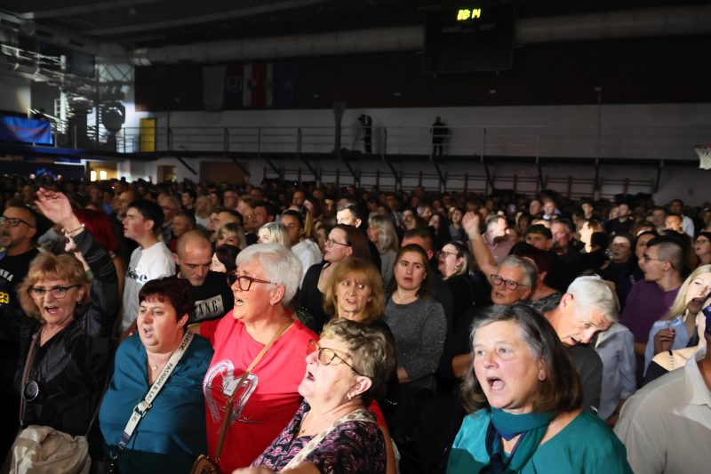 Dvorana GOC-a odjekivala vječnim hitovima Tome Zdravkovića